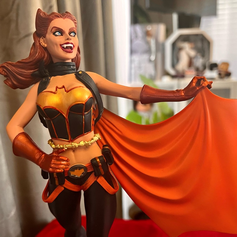10.5" Vampire Bombshells Batgirl DC Halloween Statue